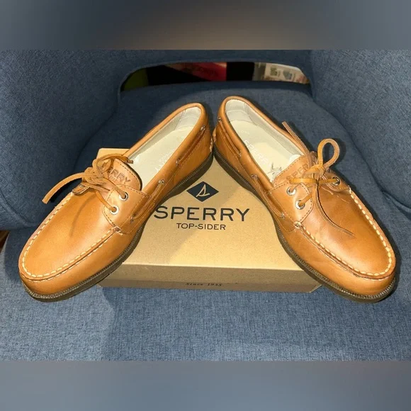 Sperry boat shoes- new in box - Picture 2 of 6